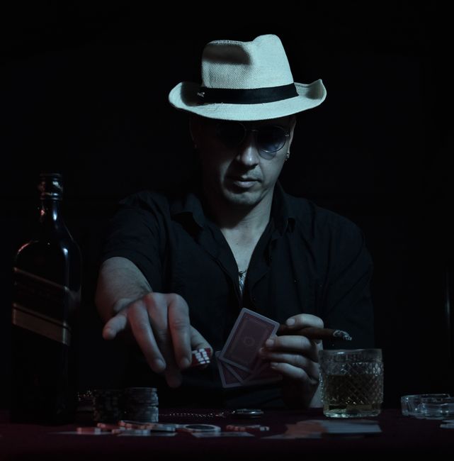 iGaming Uncovered: Slots, Poker, and the Math Behind the Fun