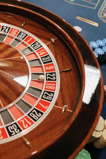 The iGaming Edge: How Smart Players Approach Casinos, Slots, and Poker