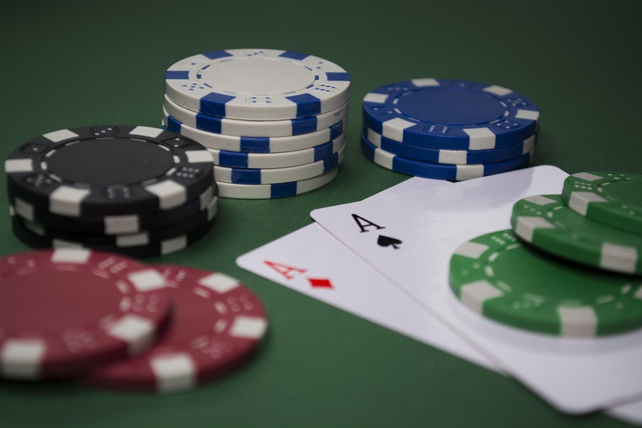 Poker Tells, Slot Myths, and the Truth About Beating the House