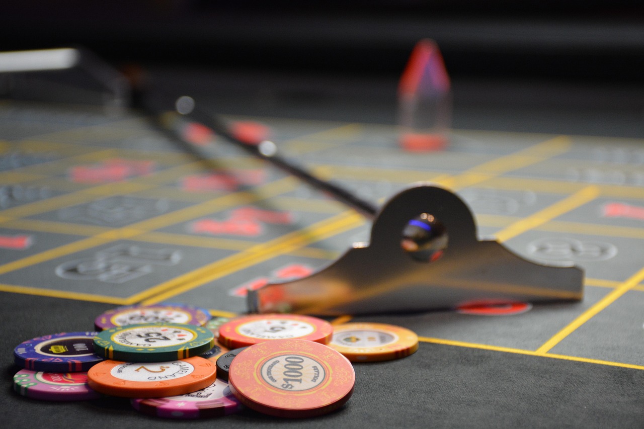 Slots, Poker, and the Real Math Behind iGaming Wins