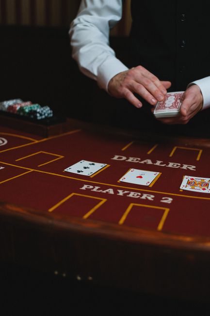 The iGaming Edge: How Smart Players Approach Casino, Betting, Slots & Poker